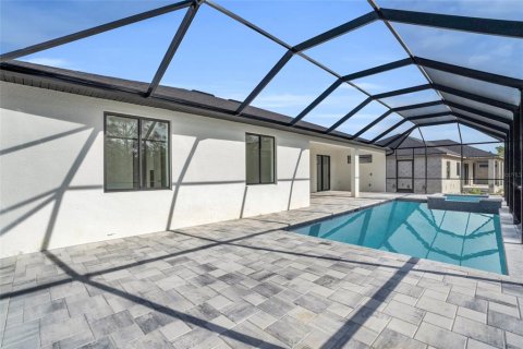 House in Port Charlotte, Florida 4 bedrooms, 178.09 sq.m. № 2215235 - photo 9