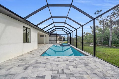 House in Port Charlotte, Florida 4 bedrooms, 178.09 sq.m. № 2215235 - photo 8