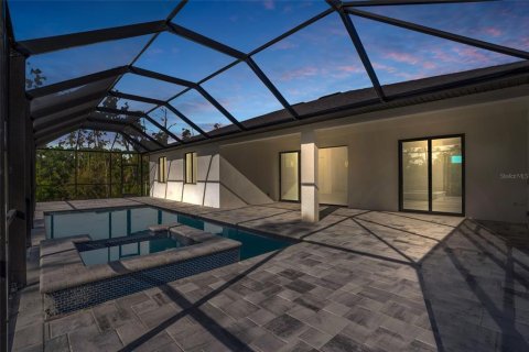 House in Port Charlotte, Florida 4 bedrooms, 178.09 sq.m. № 2215235 - photo 10
