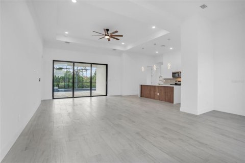 House in Port Charlotte, Florida 4 bedrooms, 178.09 sq.m. № 2215235 - photo 15