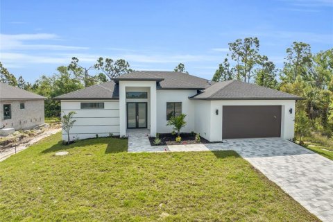 House in Port Charlotte, Florida 4 bedrooms, 178.09 sq.m. № 2215235 - photo 2