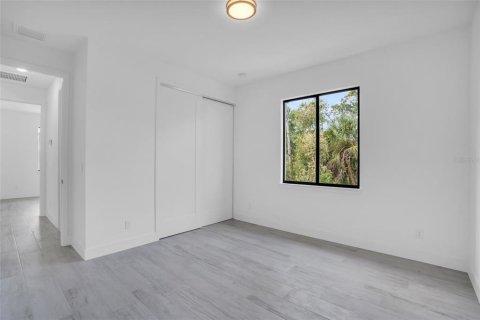 House in Port Charlotte, Florida 4 bedrooms, 178.09 sq.m. № 2215235 - photo 26