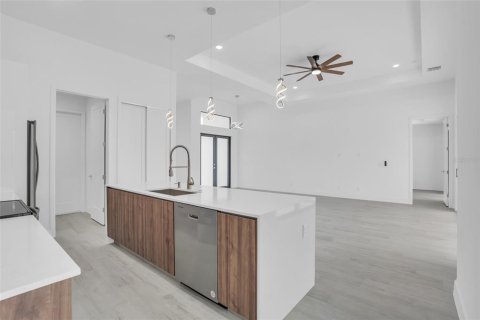 House in Port Charlotte, Florida 4 bedrooms, 178.09 sq.m. № 2215235 - photo 20