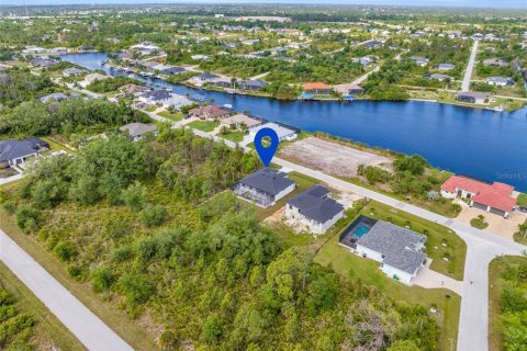 House in Port Charlotte, Florida 4 bedrooms, 178.09 sq.m. № 2215235 - photo 5