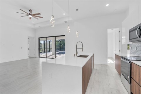House in Port Charlotte, Florida 4 bedrooms, 178.09 sq.m. № 2215235 - photo 21