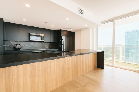 Снять в аренду кондоминиум в Майами, Флорида 3 спальни, 151.06м2, № 1955990 - фото 7