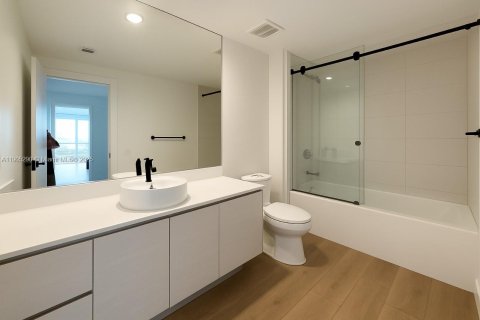 Снять в аренду кондоминиум в Майами, Флорида 3 спальни, 151.06м2, № 1955990 - фото 15