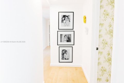 Снять в аренду кондоминиум в Майами, Флорида 3 спальни, 151.06м2, № 1955990 - фото 9