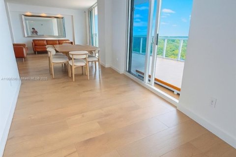 Снять в аренду кондоминиум в Майами, Флорида 3 спальни, 151.06м2, № 1955990 - фото 4