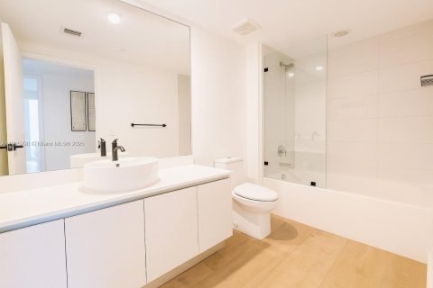 Снять в аренду кондоминиум в Майами, Флорида 3 спальни, 151.06м2, № 1955990 - фото 11