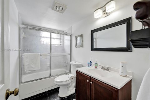 Condominio en venta en Hollywood, Florida, 2 dormitorios, 130.06 m2 № 1812199 - foto 22