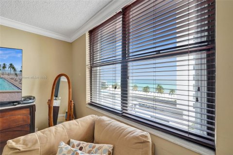 Condominio en venta en Hollywood, Florida, 2 dormitorios, 130.06 m2 № 1812199 - foto 11