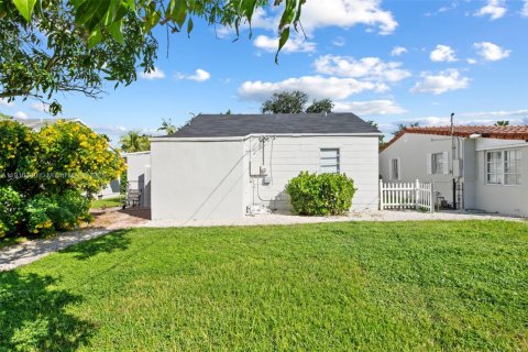Villa ou maison à vendre à Hollywood, Floride: 2 chambres, 82.03 m2 № 2082204 - photo 4