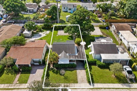 Villa ou maison à vendre à Hollywood, Floride: 2 chambres, 82.03 m2 № 2082204 - photo 3