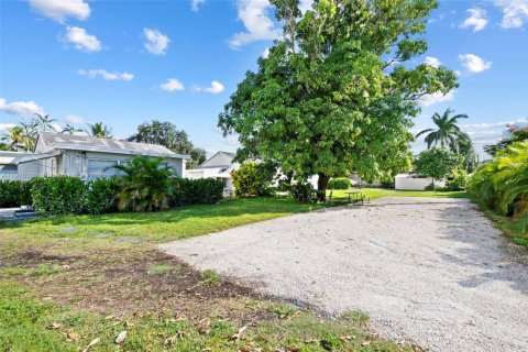 Villa ou maison à vendre à Hollywood, Floride: 2 chambres, 82.03 m2 № 2082204 - photo 13