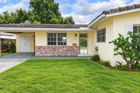 Villa ou maison à Hallandale Beach, Floride 3 chambres, 134.62 m2 № 2375014