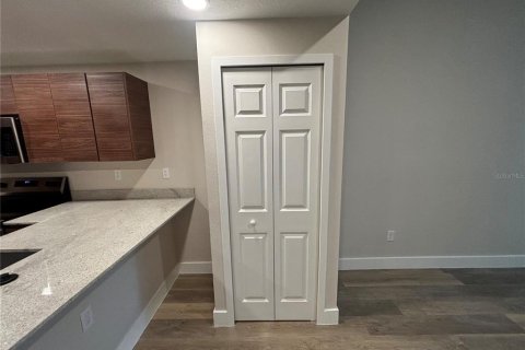 Condo in Orlando, Florida, 1 bedroom  № 2234662 - photo 11