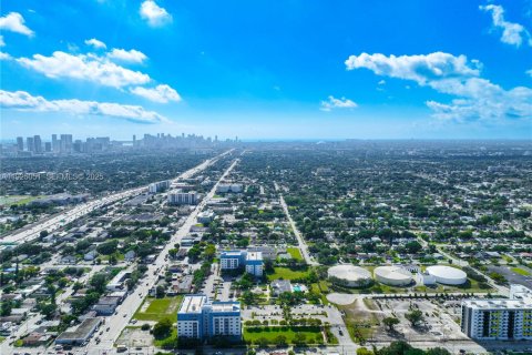 Купить виллу или дом в Майами, Флорида 2 спальни, 127.65м2, № 1987504 - фото 16