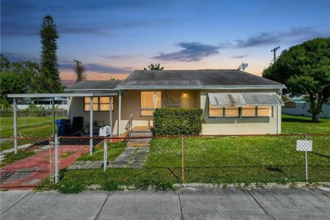 Купить виллу или дом в Майами, Флорида 2 спальни, 127.65м2, № 1987504 - фото 1