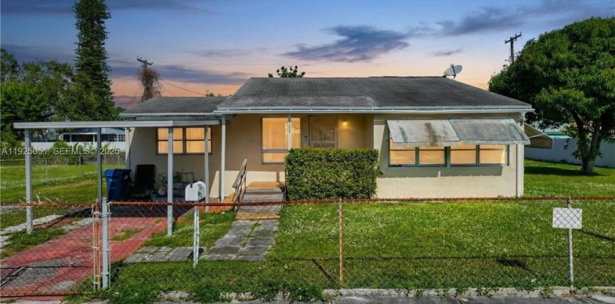 Дом в Майами, Флорида 2 спальни, 127.65м2 № 1987504