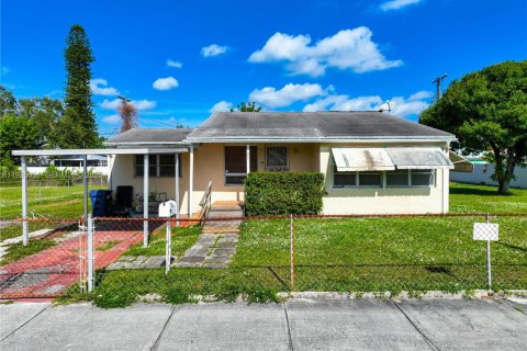 Купить виллу или дом в Майами, Флорида 2 спальни, 127.65м2, № 1987504 - фото 2