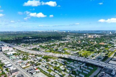Купить виллу или дом в Майами, Флорида 2 спальни, 127.65м2, № 1987504 - фото 15