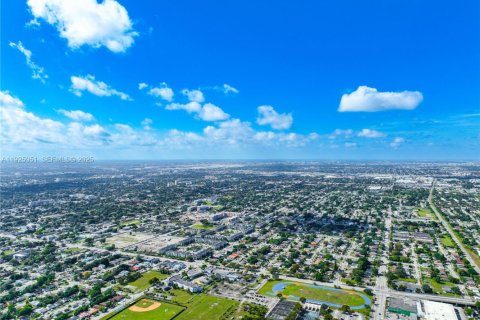 Купить виллу или дом в Майами, Флорида 2 спальни, 127.65м2, № 1987504 - фото 23