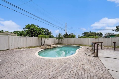 House in Saint Petersburg, Florida 2 bedrooms, 104.42 sq.m. № 1886822 - photo 23