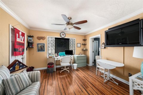 House in Saint Petersburg, Florida 2 bedrooms, 104.42 sq.m. № 1886822 - photo 12