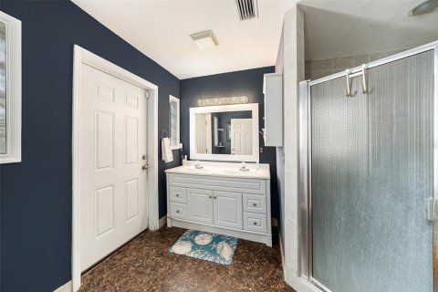 House in Saint Petersburg, Florida 2 bedrooms, 104.42 sq.m. № 1886822 - photo 6