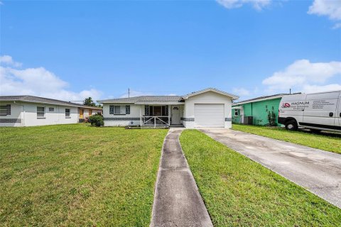 House in Saint Petersburg, Florida 2 bedrooms, 104.42 sq.m. № 1886822 - photo 2