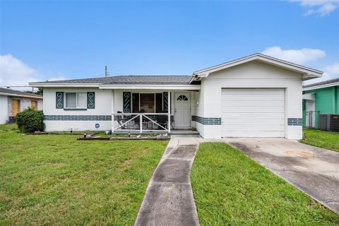 House in Saint Petersburg, Florida 2 bedrooms, 104.42 sq.m. № 1886822 - photo 1