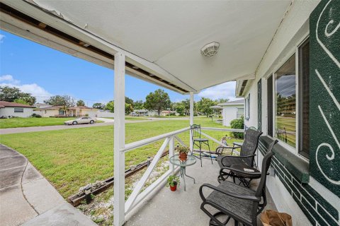 House in Saint Petersburg, Florida 2 bedrooms, 104.42 sq.m. № 1886822 - photo 16