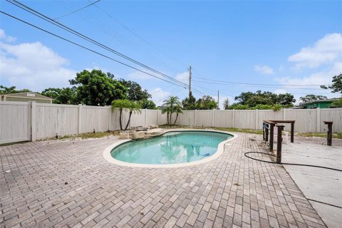 House in Saint Petersburg, Florida 2 bedrooms, 104.42 sq.m. № 1886822 - photo 22