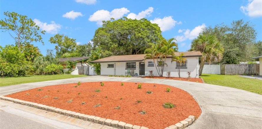 Casa en Saint Petersburg, Florida 3 dormitorios, 123.75 m2 № 2384062