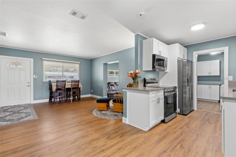 Casa en venta en Saint Petersburg, Florida, 3 dormitorios, 123.75 m2 № 2384062 - foto 4