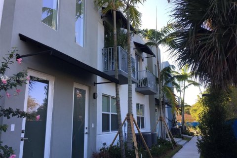 Condominio en Oakland Park, Florida, 2 dormitorios  № 2084630