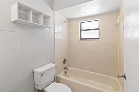 Villa ou maison à louer à Kissimmee, Floride: 3 chambres, 170.75 m2 № 2398886 - photo 10