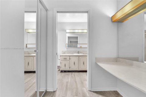 Condo in Delray Beach, Florida, 1 bedroom  № 1819873 - photo 15