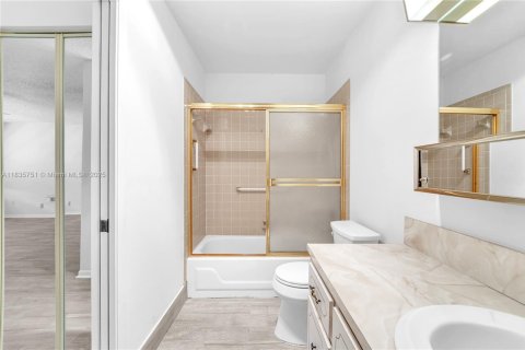 Condo in Delray Beach, Florida, 1 bedroom  № 1819873 - photo 11