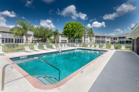 Condominio en alquiler en Lake Suzy, Florida, 3 dormitorios, 125.23 m2 № 242158 - foto 2