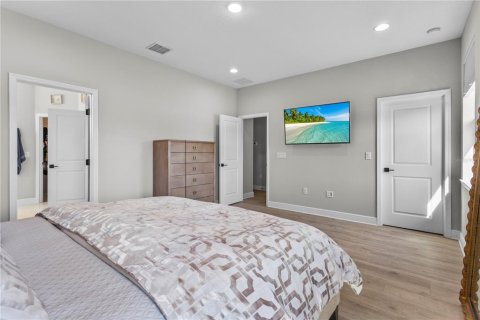 House in Orlando, Florida 4 bedrooms, 248.05 sq.m. № 1616302 - photo 22