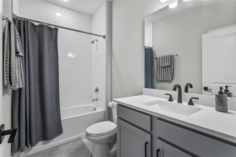 House in Orlando, Florida 4 bedrooms, 248.05 sq.m. № 1616302 - photo 6