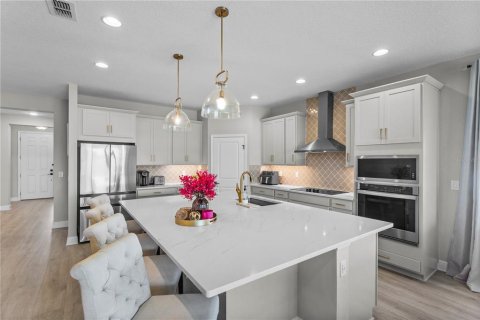 House in Orlando, Florida 4 bedrooms, 248.05 sq.m. № 1616302 - photo 9