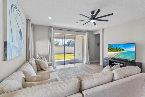 House in Orlando, Florida 4 bedrooms, 248.05 sq.m. № 1616302 - photo 18