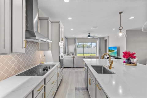 House in Orlando, Florida 4 bedrooms, 248.05 sq.m. № 1616302 - photo 13