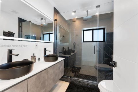 Villa ou maison à louer à Miami, Floride: 3 chambres, 142.88 m2 № 2025184 - photo 8