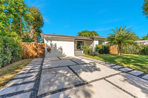 Villa ou maison à louer à Miami, Floride: 3 chambres, 142.88 m2 № 2025184 - photo 3