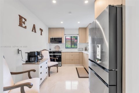 Villa ou maison à louer à Miami, Floride: 3 chambres, 142.88 m2 № 2025184 - photo 16