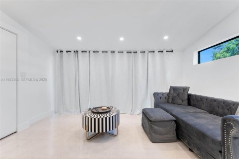 Villa ou maison à louer à Miami, Floride: 3 chambres, 142.88 m2 № 2025184 - photo 25